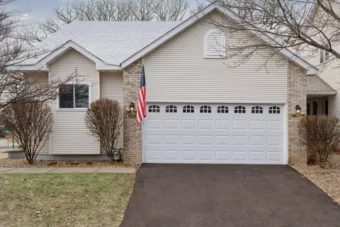 808 Eagan Oaks Ln, Eagan, MN 55123
