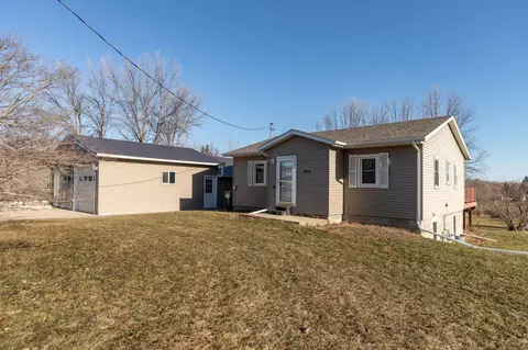 614 3rd Ave NW, Dodge Center, MN 55927