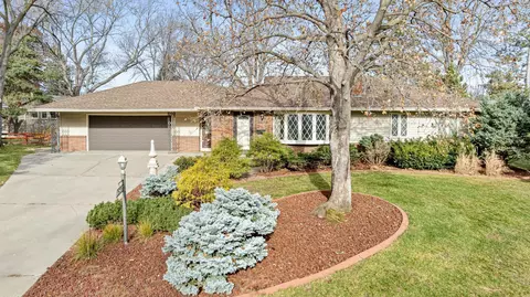2920 Washburn Pl, Bloomington, MN 55431