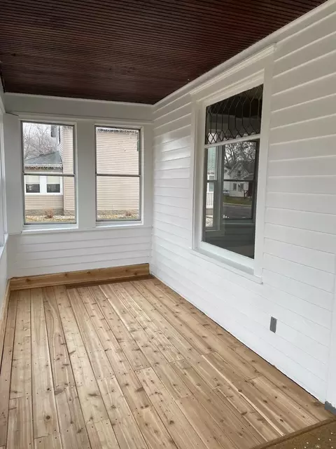 531 Division St W, Faribault, MN 55021 photo 2