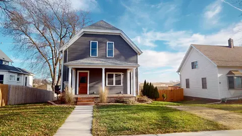 297 S Broadway, Alden, MN 56009