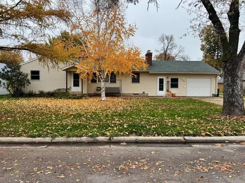 1104 W Chestnut Ave, Olivia, MN 56277
