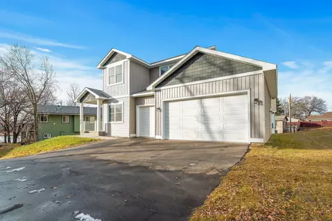 110 Craig Pl, Willernie, MN 55090