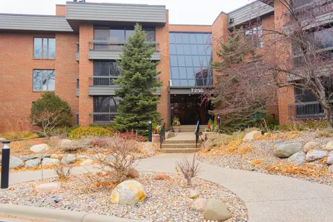 7250 Lewis Ridge Pkwy #117, Edina, MN 55439
