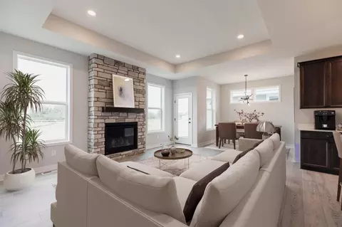 2083 Ridgepointe Dr, Hastings, MN 55033