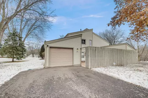 3967 Granada Ave N, Oakdale, MN 55128