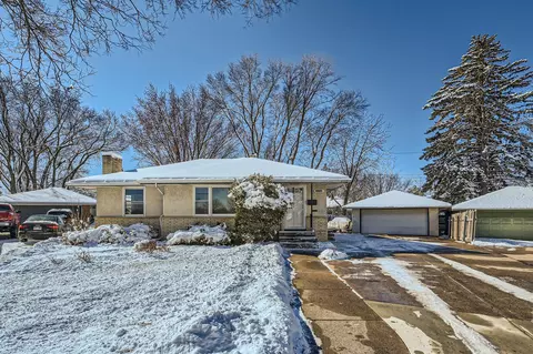 2214 Berland Pl, Saint Paul, MN 55119