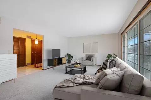 1740 Crestridge Ln, Eagan, MN 55122 photo 9