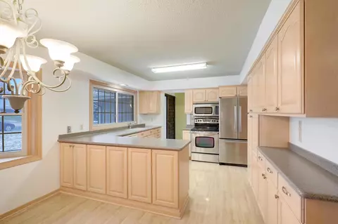 1740 Crestridge Ln, Eagan, MN 55122 photo 10