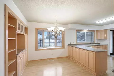 1740 Crestridge Ln, Eagan, MN 55122 photo 12