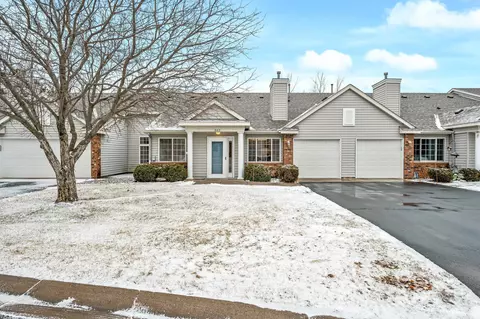 869 Sunrise Dr, Woodbury, MN 55125