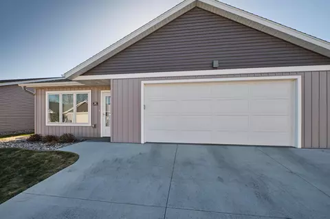 410 Alfred Ct, Eyota, MN 55934