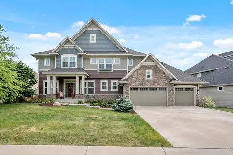 144 Wildwood Ct, Mahtomedi, MN 55115