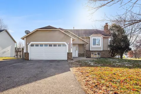 9025 Juneau Dr, Woodbury, MN 55125