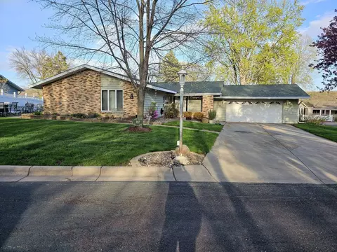 107 Lakeside Dr, Stillwater, MN 55082