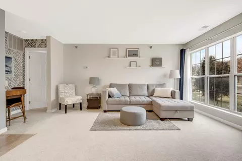 6145 Chasewood Pkwy #4, Minnetonka, MN 55343