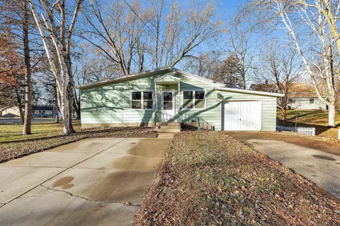 320 Ash St SE, New London, MN 56273
