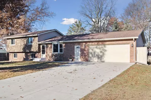 1353 108th Ave NE, Blaine, MN 55434