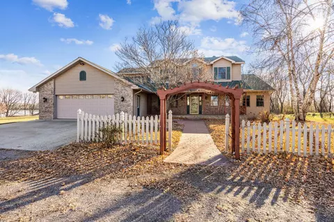 411 Horseshoe Dr, Willmar, MN 56201