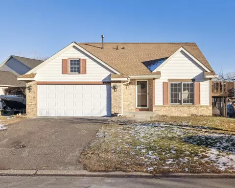 5429 Helena Rd N, Oakdale, MN 55128