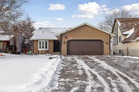 373 Londin Cir, Saint Paul, MN 55119