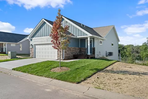 225 Mccarrons Pl W, Roseville, MN 55113