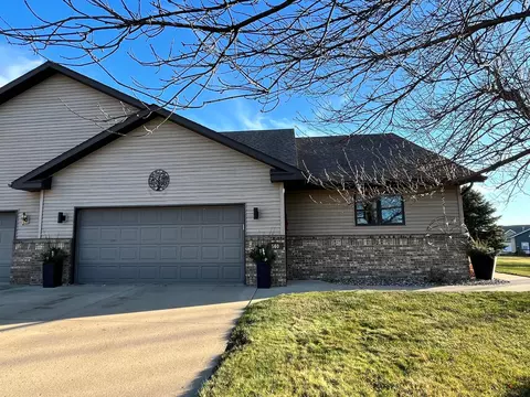 560 Southport Dr, Fairmont, MN 56031
