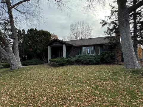 4705 W 44th St, Edina, MN 55424