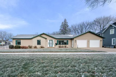 315 E 3rd St, Blue Earth, MN 56013