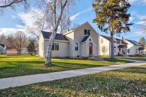 211 S 4th St, Henderson, MN 56044