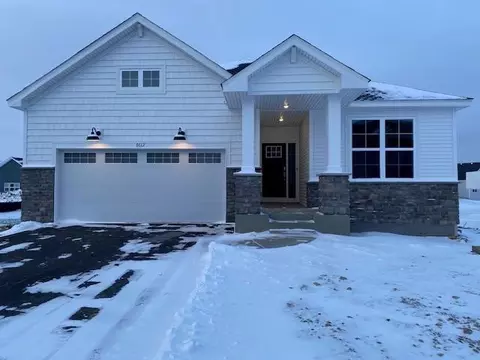 7612 38th St N, Oakdale, MN 55128