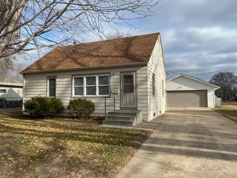 615 Sommerville St S, Shakopee, MN 55379