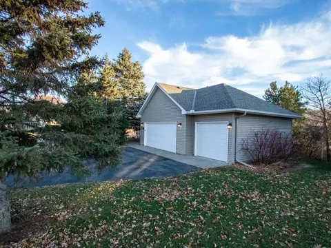 1112 Peterson Dr, Northfield, MN 55057