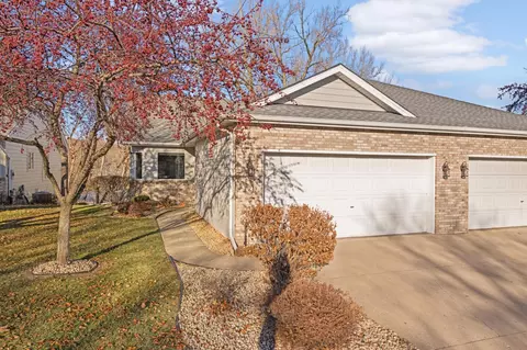 721 Emerald Rdg, Roseville, MN 55113