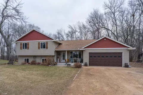 757 Hilltop Dr SW, New Prague, MN 56071