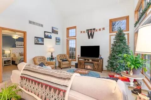 1559 Antler Pt, Eagan, MN 55122 photo 5