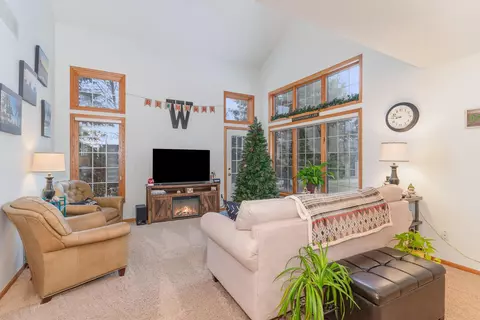 1559 Antler Pt, Eagan, MN 55122 photo 4