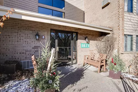 1871 Silver Bell Rd #302, Eagan, MN 55122
