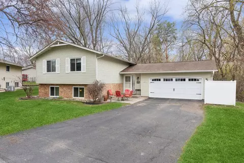 8693 Darnel Rd, Eden Prairie, MN 55344