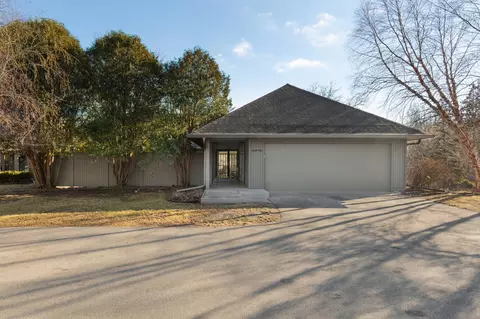 4975 Sussex Pl, Shorewood, MN 55331