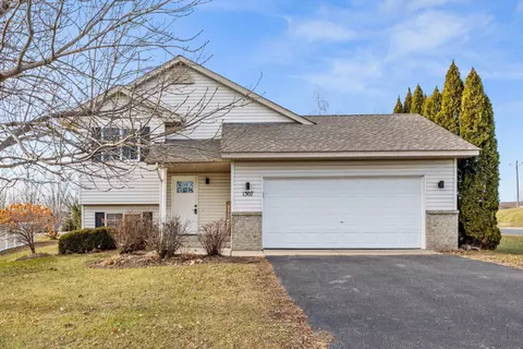 1307 Leo Ln, Buffalo, MN 55313