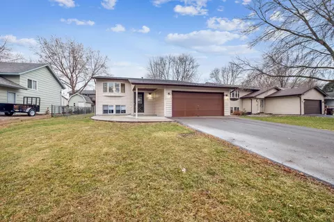 2683 Greystone Ave N, Oakdale, MN 55128