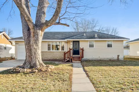 1039 Market St S, Shakopee, MN 55379