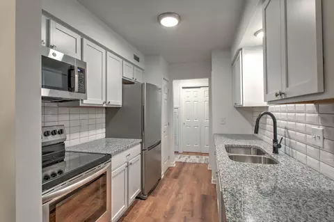 2240 Midland Grove Rd #303, Roseville, MN 55113