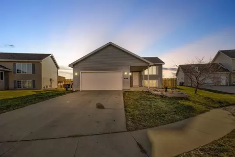 1108 Petersen Ln NW, Stewartville, MN 55976