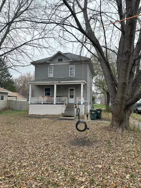 900 5th St SE, Waseca, MN 56093