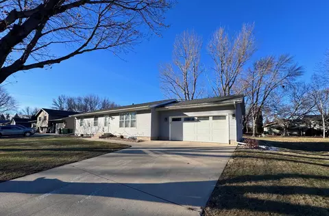 1006 Columbine Dr, Marshall, MN 56258
