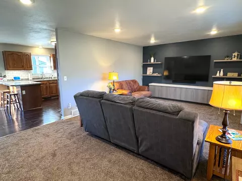 1006 Columbine Dr, Marshall, MN 56258 photo 4