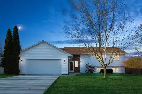16360 Harvard Dr, Lakeville, MN 55044
