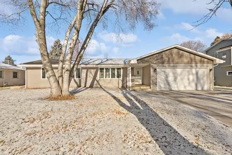 1733 Eldridge Ave W, Roseville, MN 55113